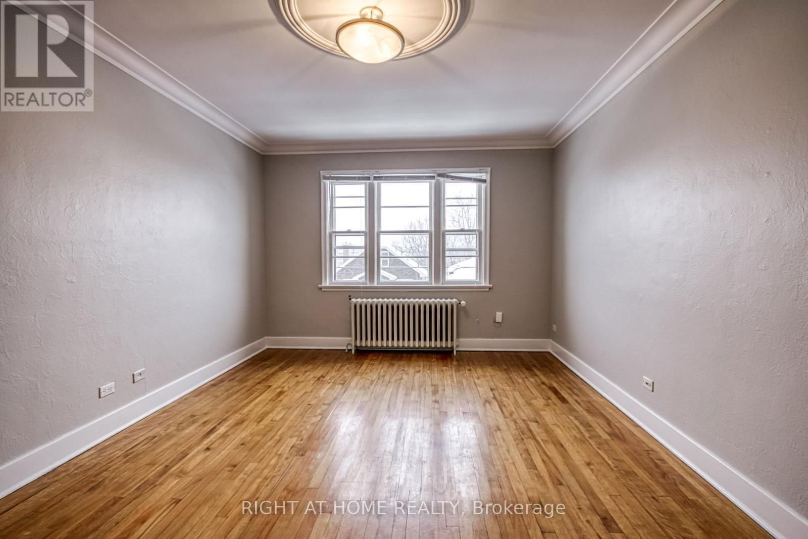 105 RIVERSIDE DRIVE Image 18