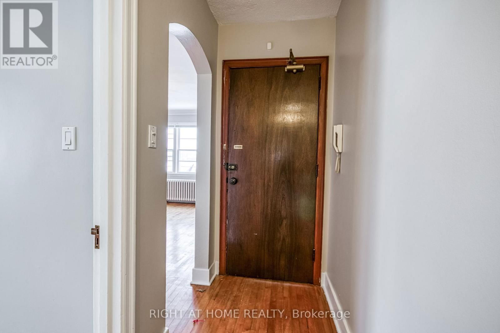 105 RIVERSIDE DRIVE Image 19