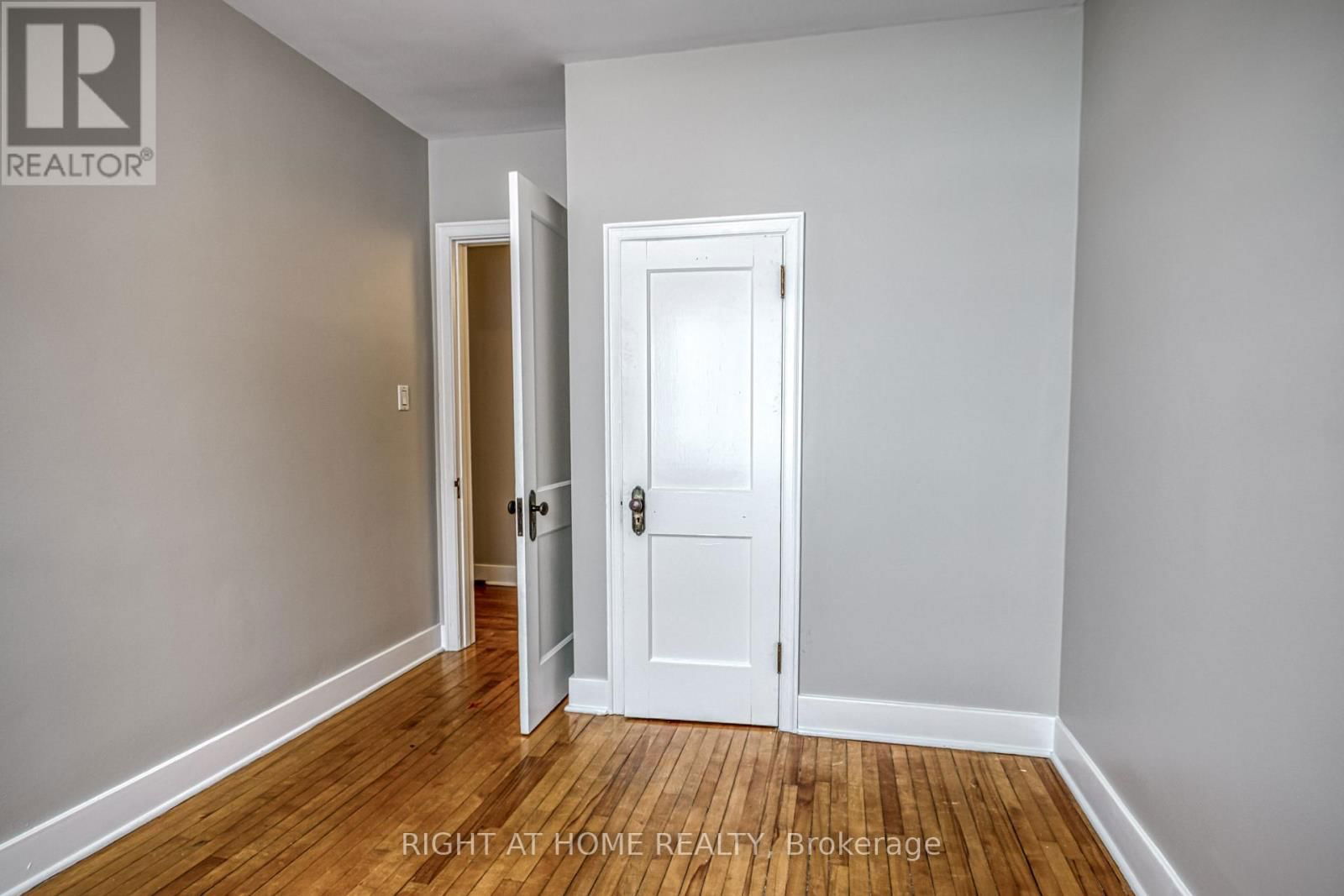 105 RIVERSIDE DRIVE Image 21