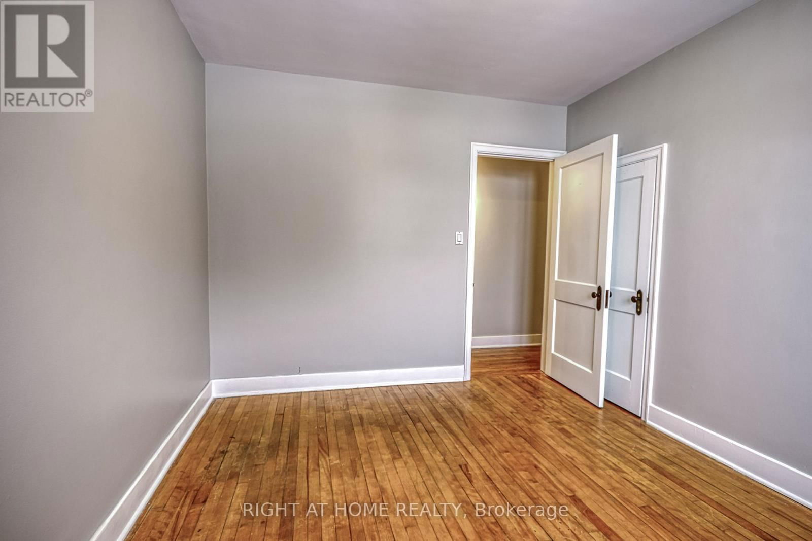 105 RIVERSIDE DRIVE Image 23
