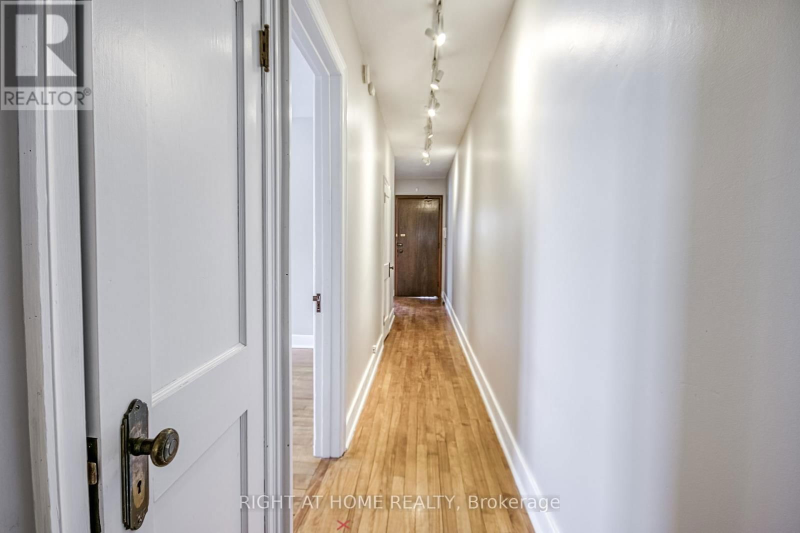 105 RIVERSIDE DRIVE Image 24
