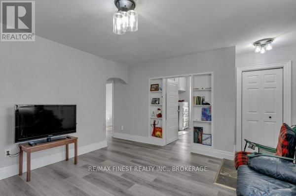 789 PORTSMOUTH AVENUE Image 16
