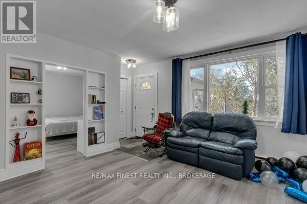 789 PORTSMOUTH AVENUE Image 17