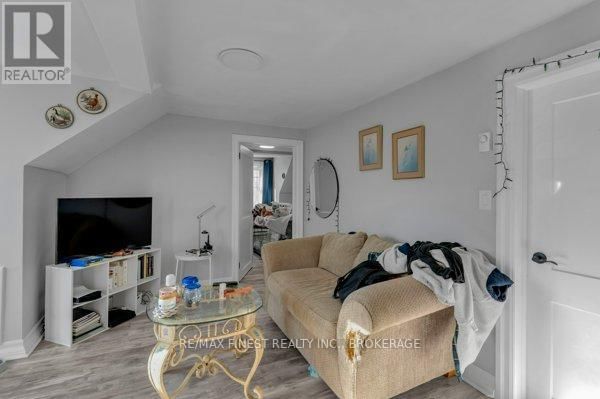 789 PORTSMOUTH AVENUE Image 23