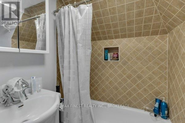 789 PORTSMOUTH AVENUE Image 27