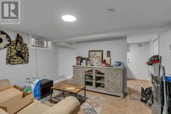 789 PORTSMOUTH AVENUE Image 34