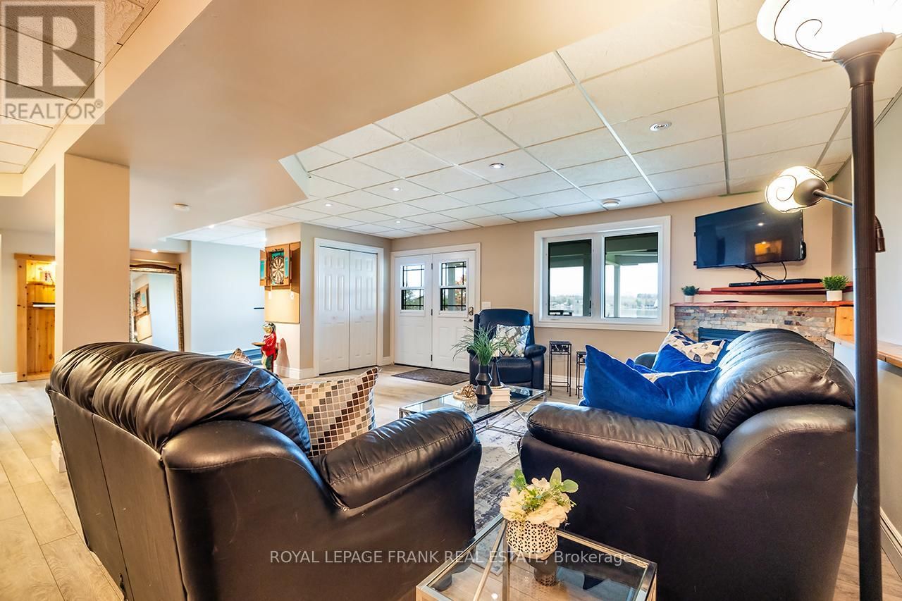 25 SHELLEY DRIVE Image 33