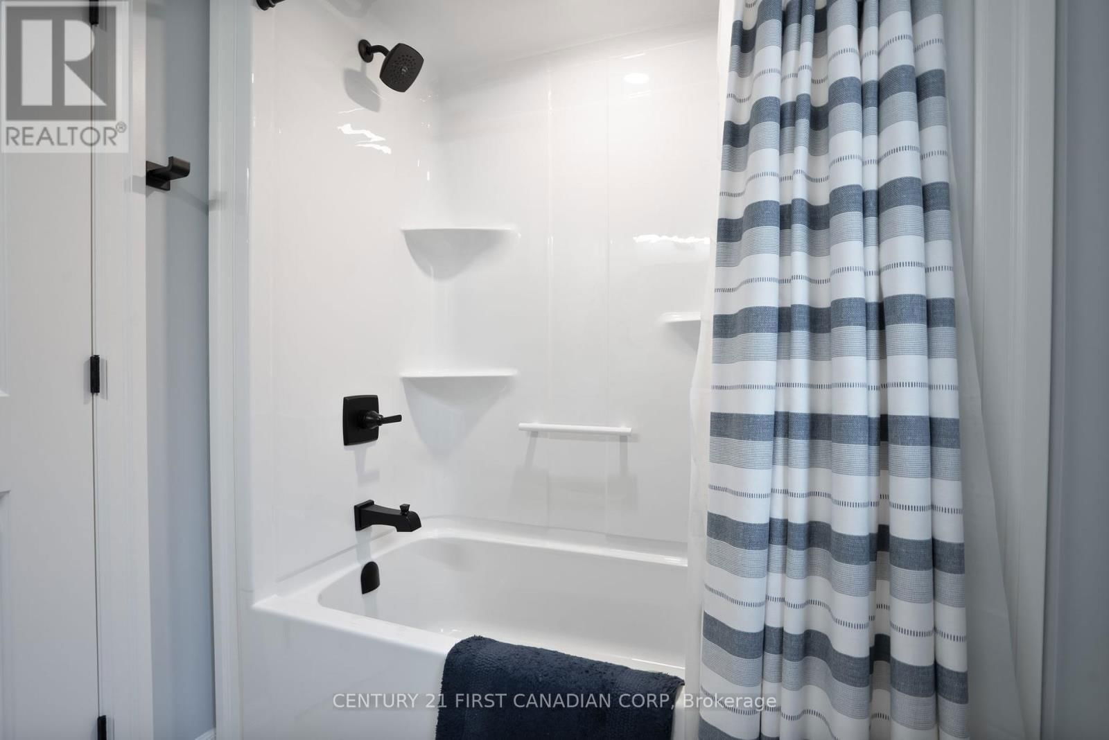 19 - 159 COLLINS WAY Image 10