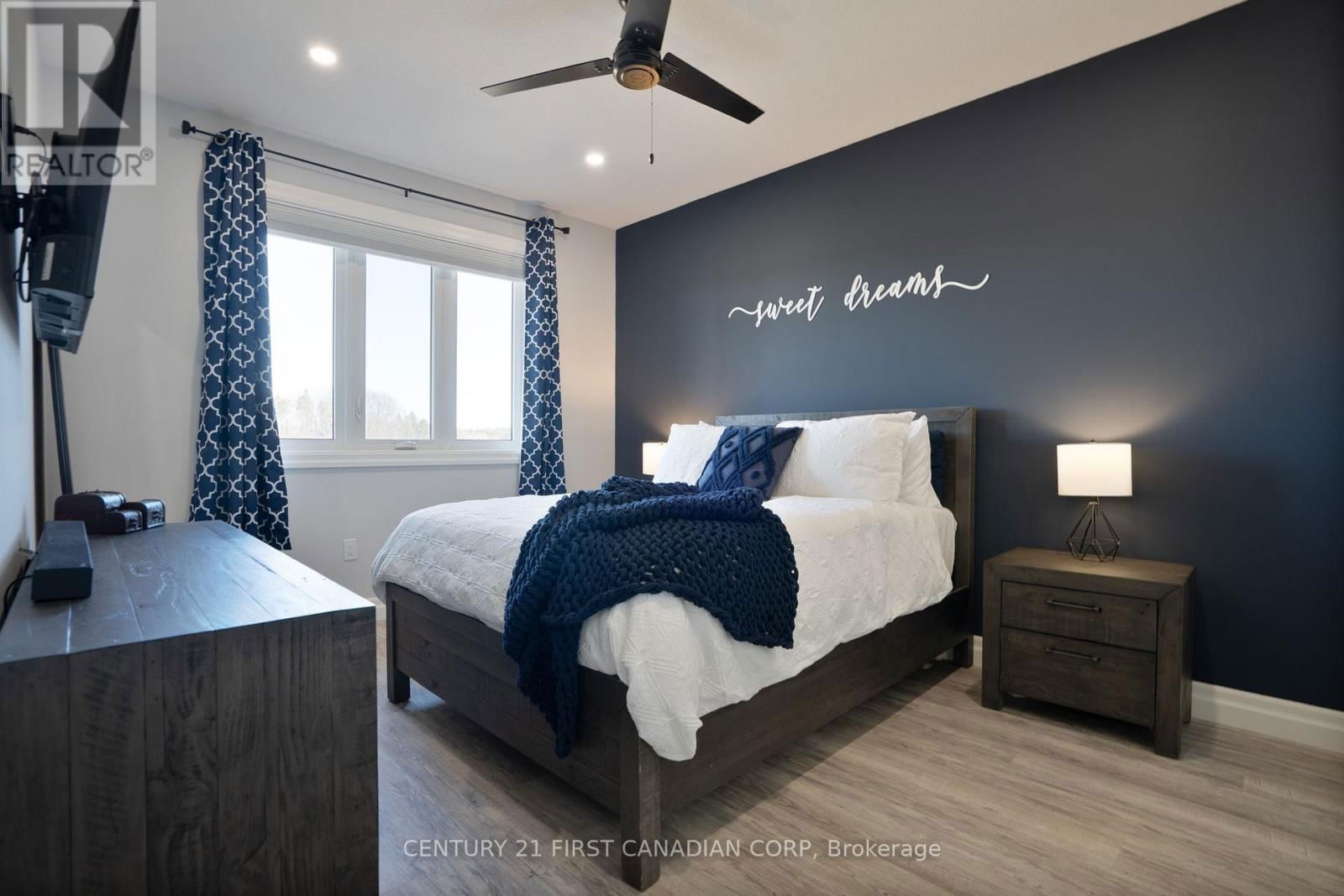 19 - 159 COLLINS WAY Image 11