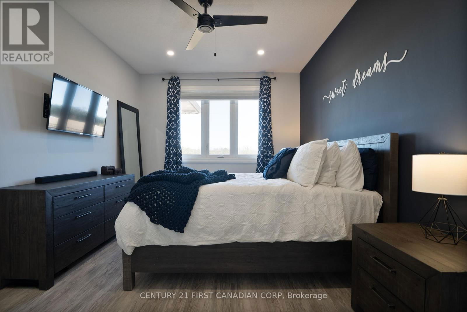19 - 159 COLLINS WAY Image 12