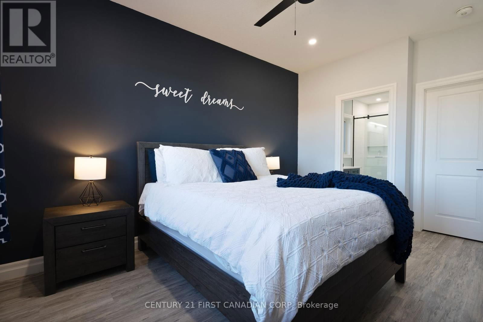 19 - 159 COLLINS WAY Image 13