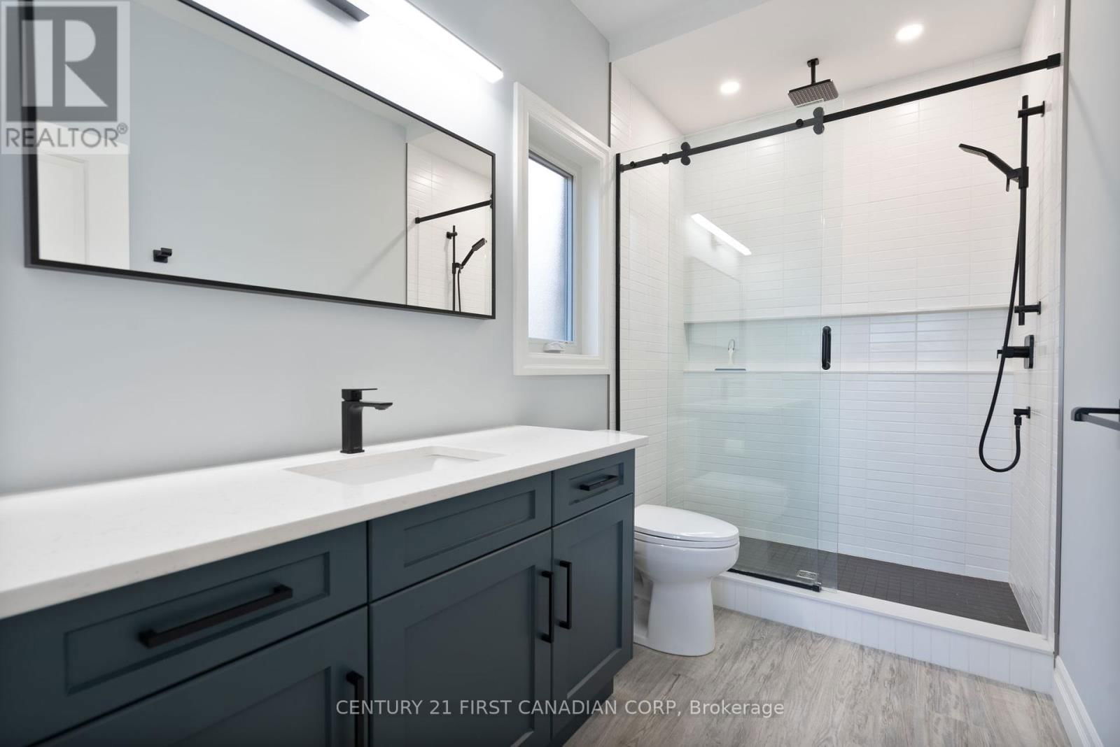 19 - 159 COLLINS WAY Image 14