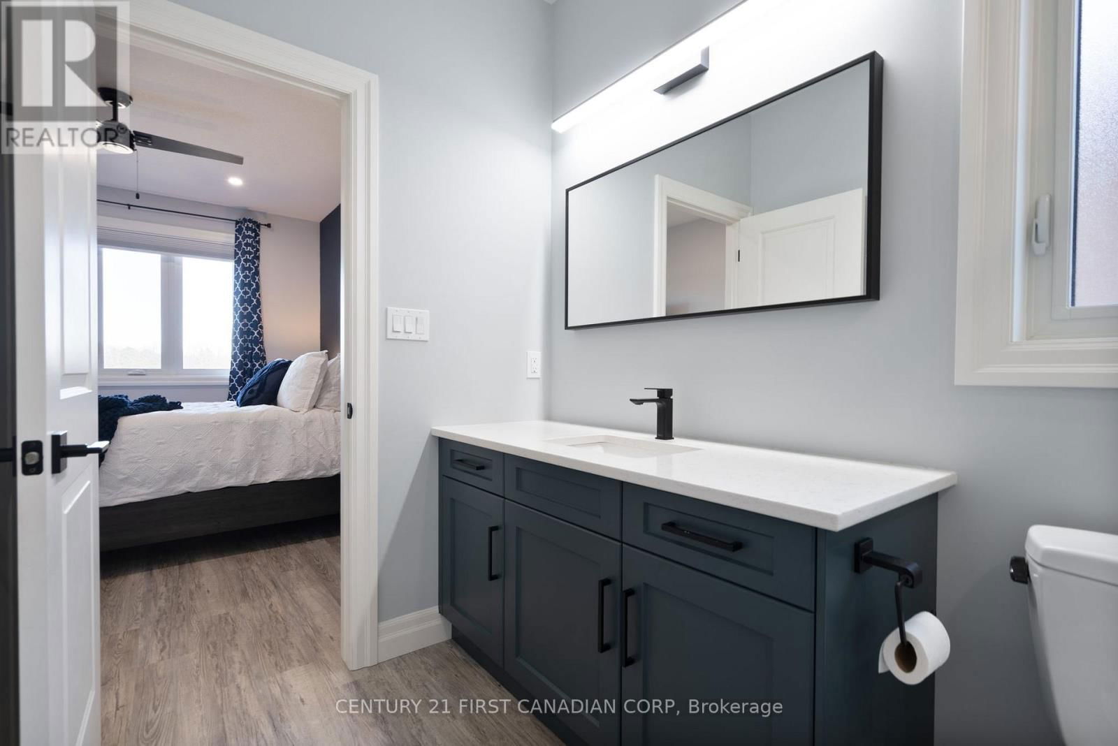 19 - 159 COLLINS WAY Image 15