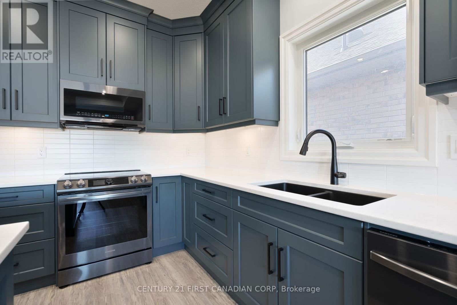 19 - 159 COLLINS WAY Image 17