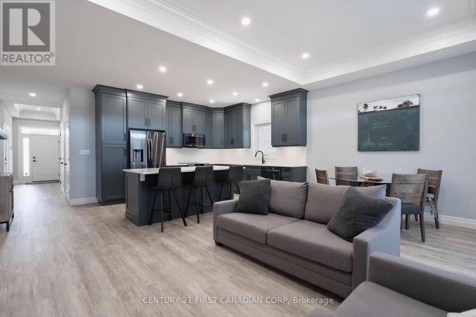 19 - 159 COLLINS WAY Image 18