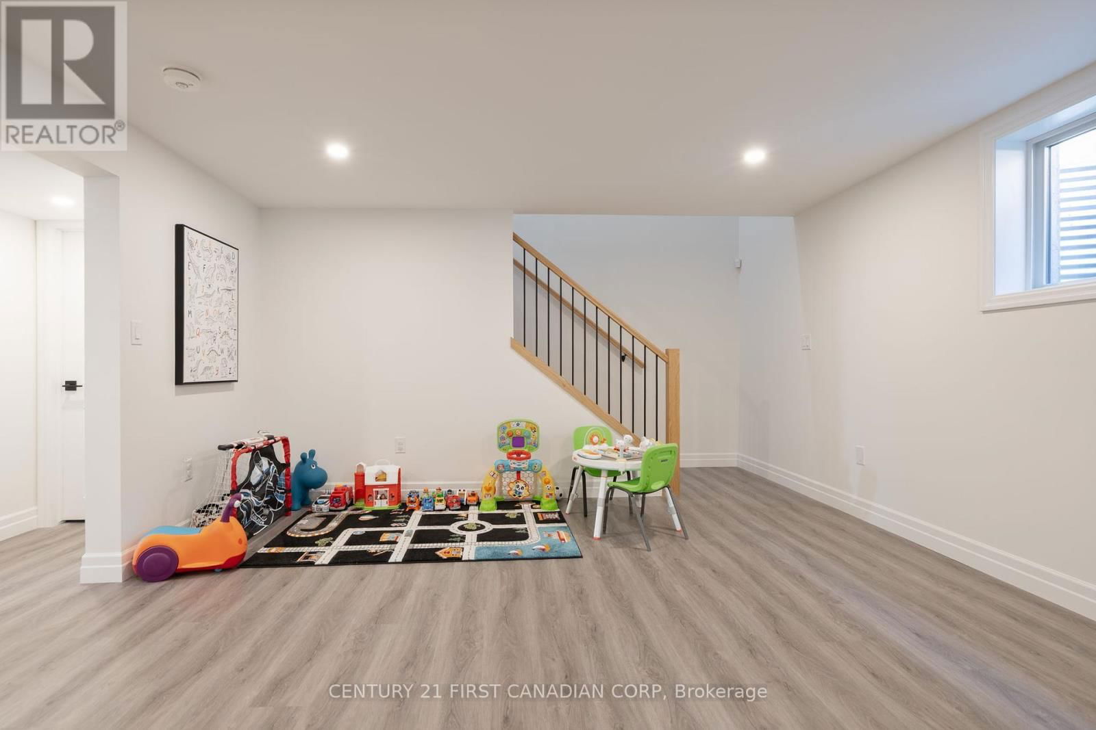19 - 159 COLLINS WAY Image 23