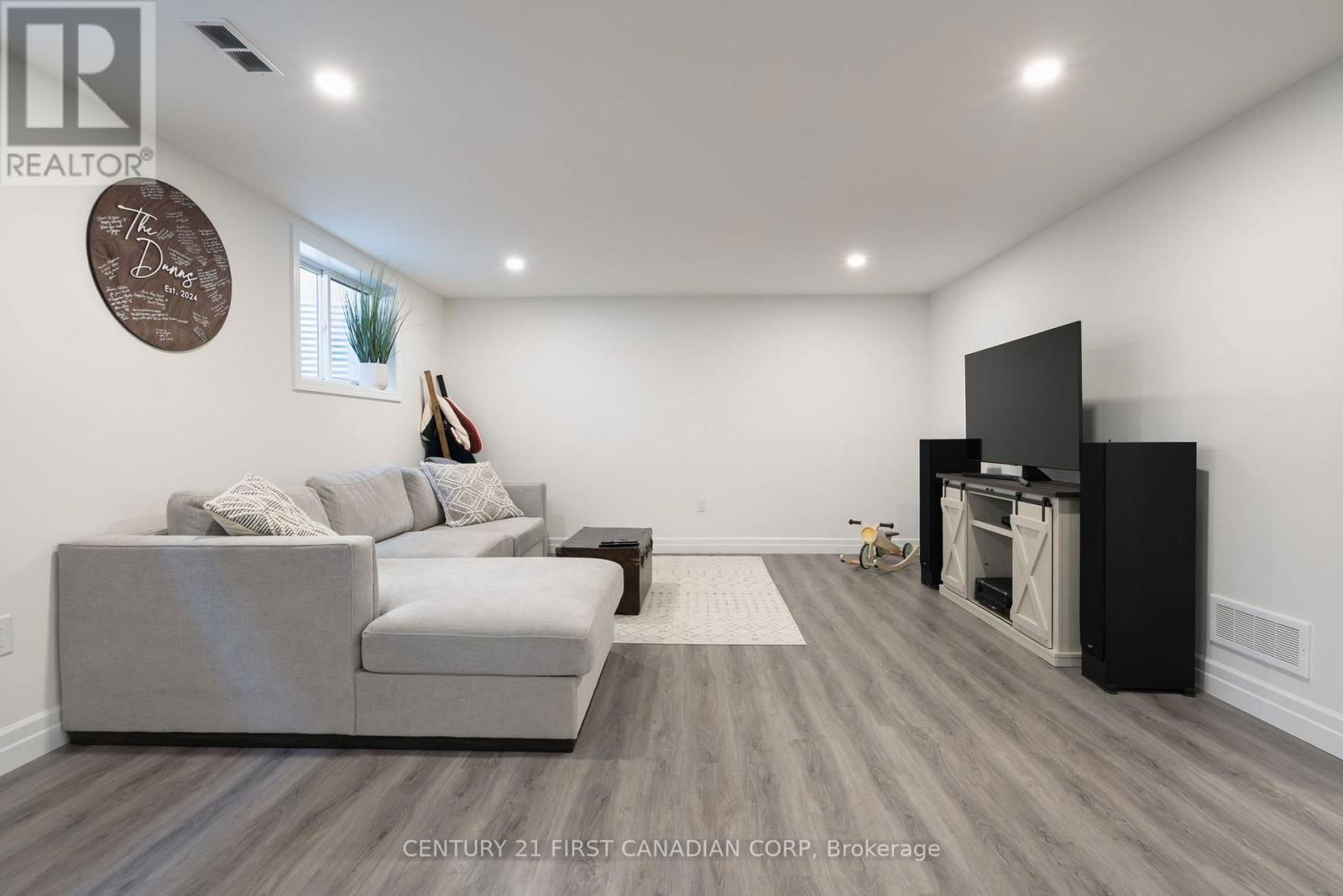 19 - 159 COLLINS WAY Image 24