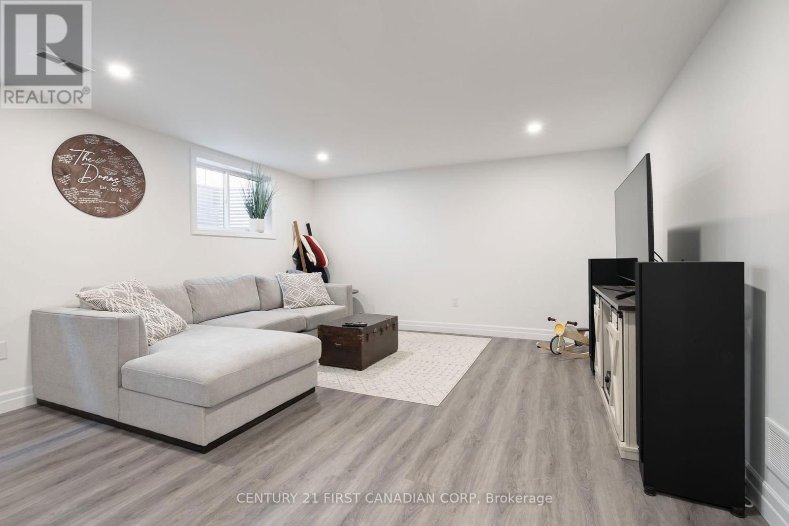 19 - 159 COLLINS WAY Image 25