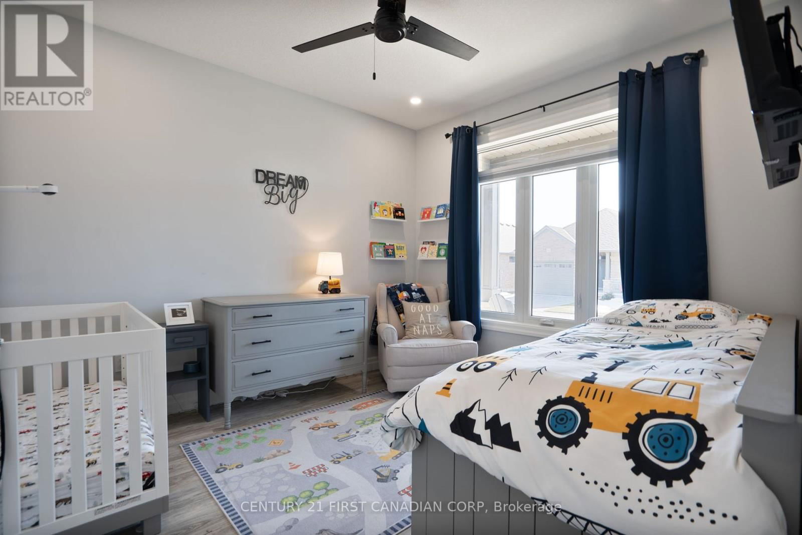 19 - 159 COLLINS WAY Image 6