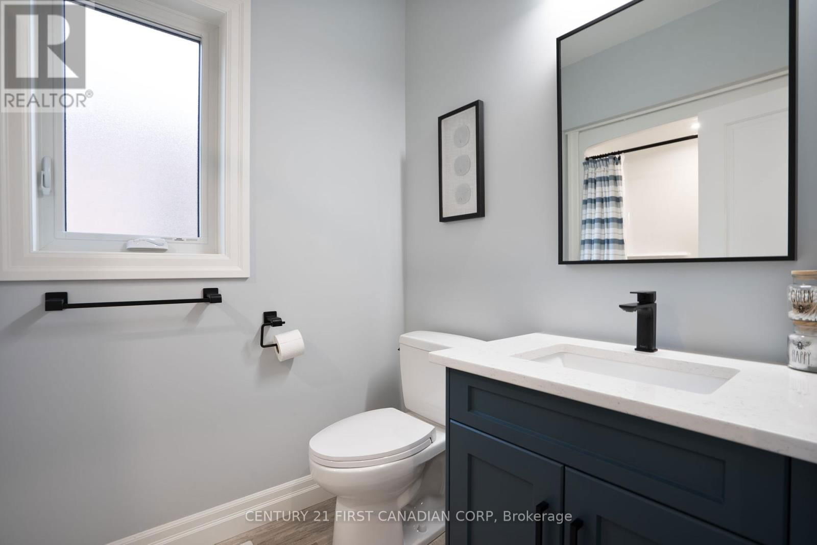 19 - 159 COLLINS WAY Image 9