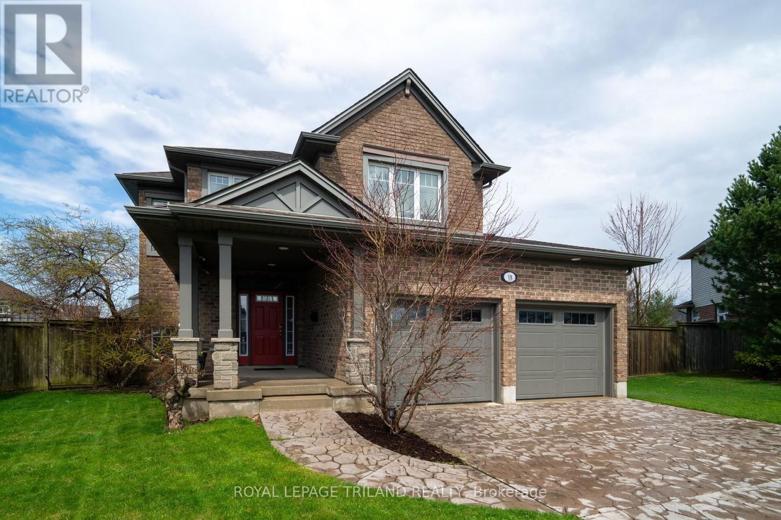 19 CHAMBERLAIN COURT Image 1