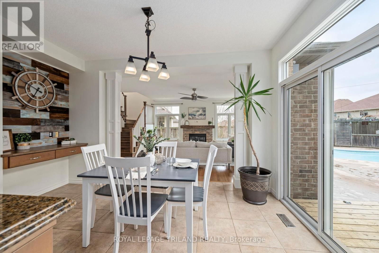 19 CHAMBERLAIN COURT Image 13