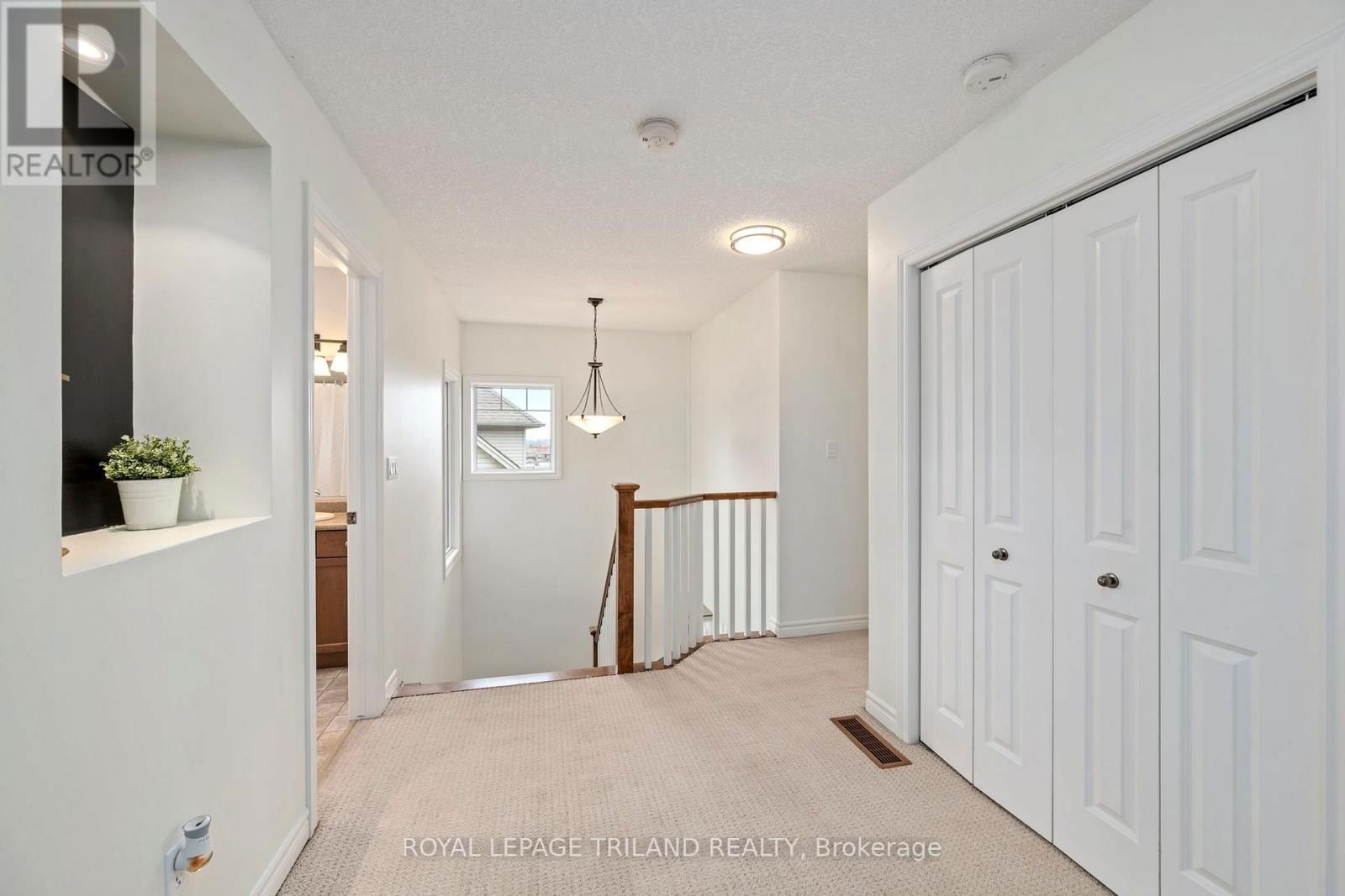 19 CHAMBERLAIN COURT Image 19