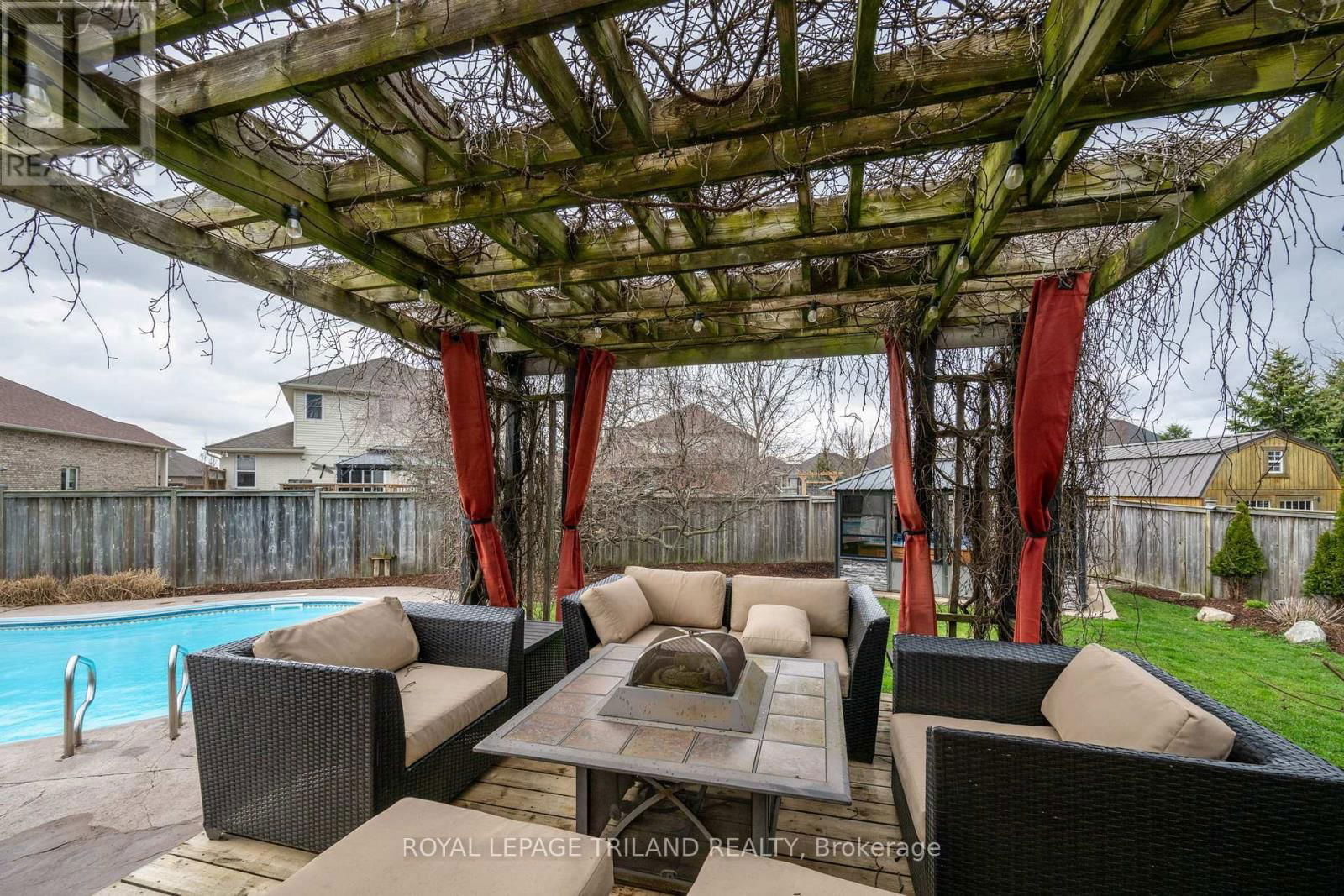 19 CHAMBERLAIN COURT Image 33