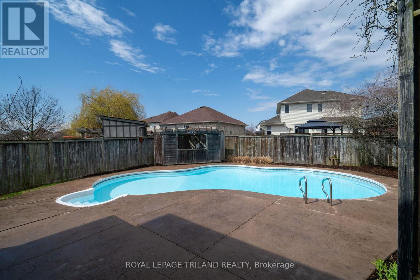 19 CHAMBERLAIN COURT Image 34