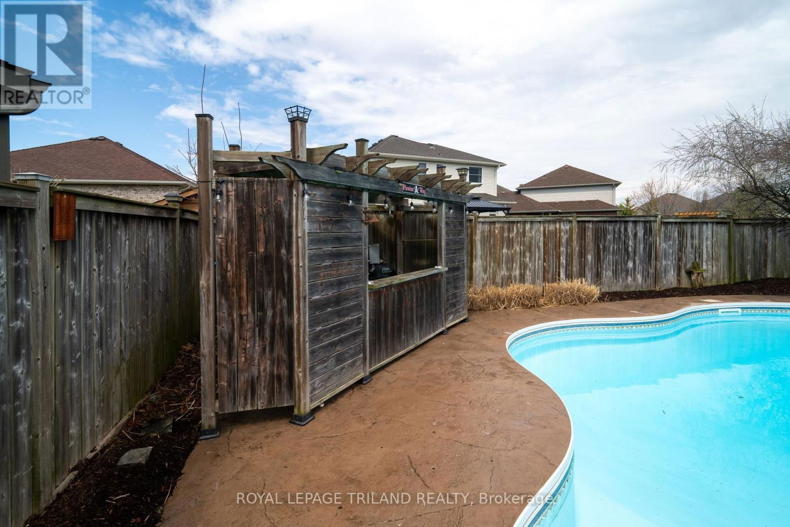 19 CHAMBERLAIN COURT Image 37