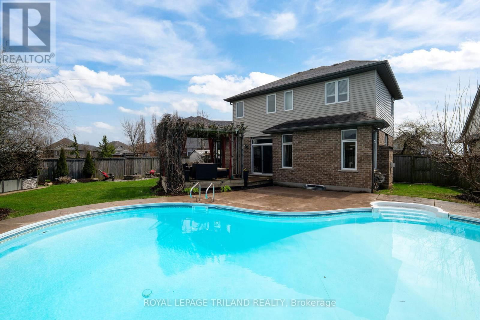 19 CHAMBERLAIN COURT Image 38