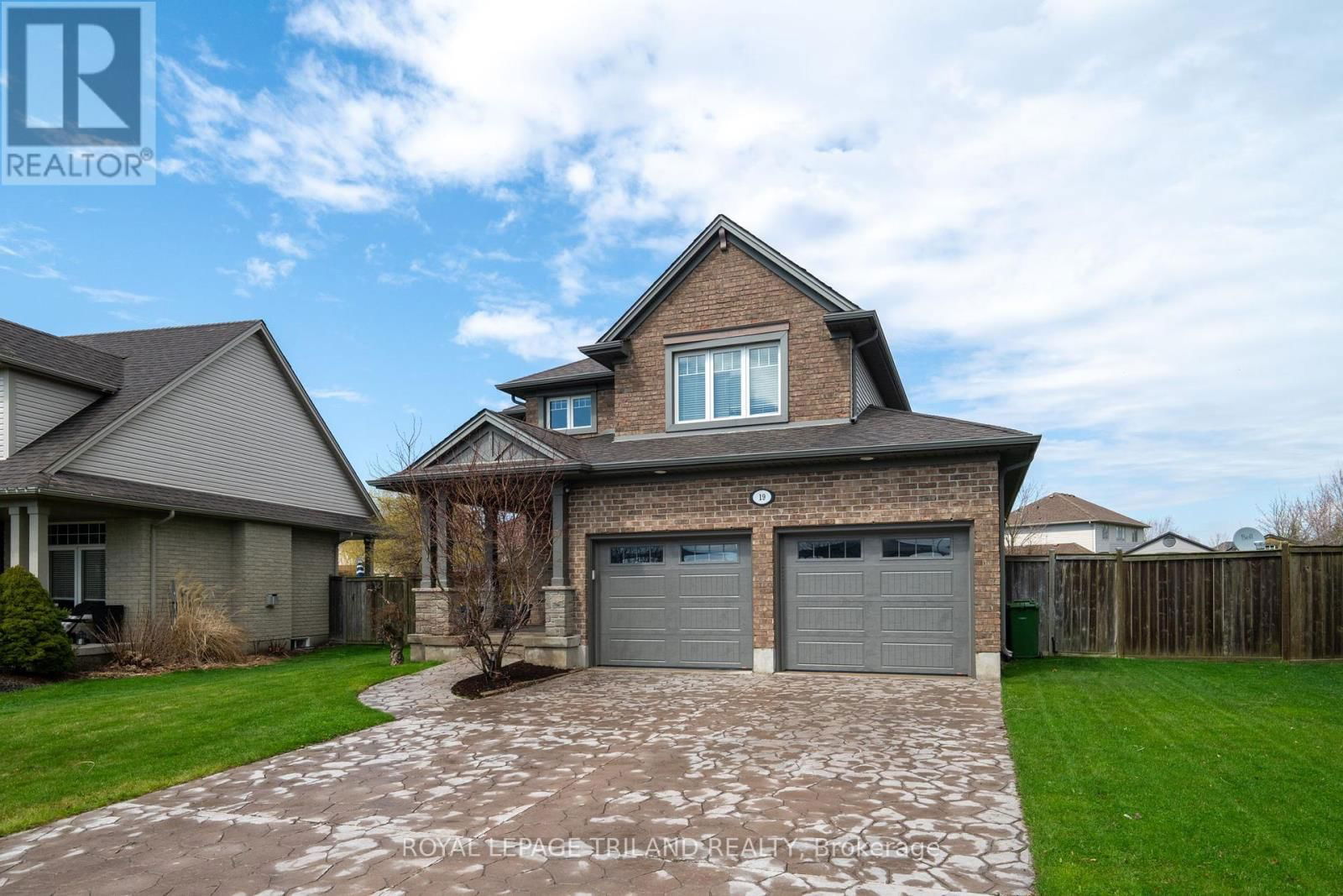 19 CHAMBERLAIN COURT Image 4