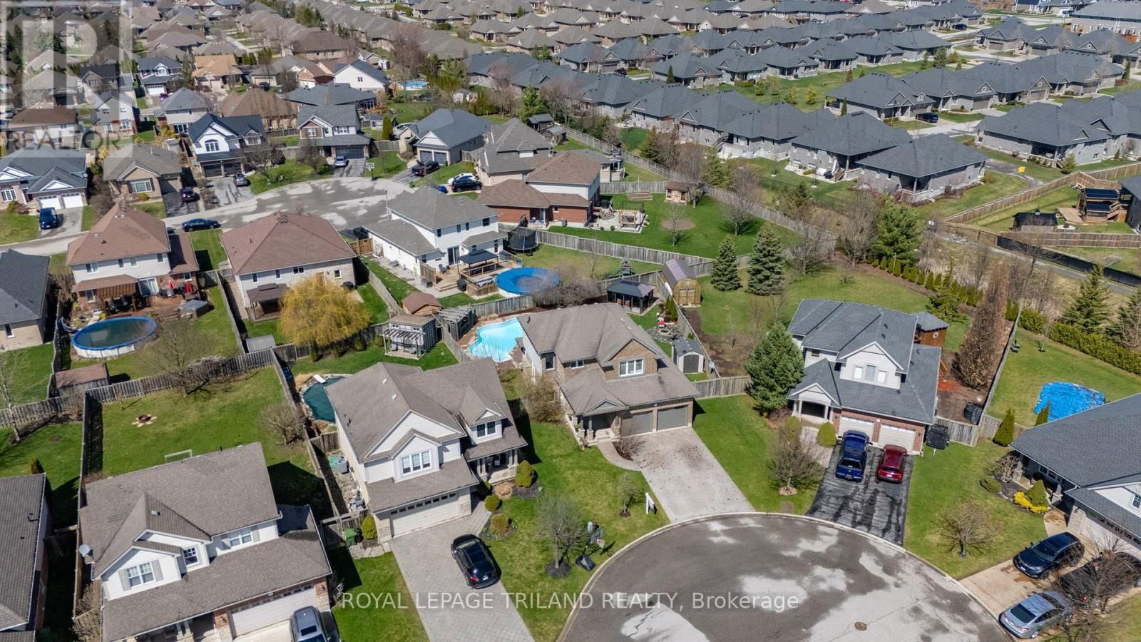 19 CHAMBERLAIN COURT Image 41