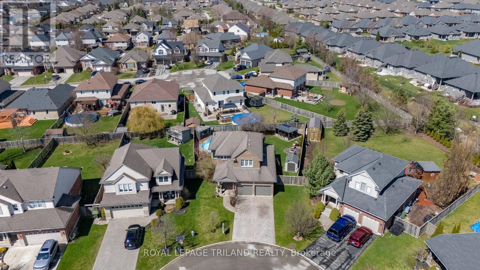 19 CHAMBERLAIN COURT Image 42