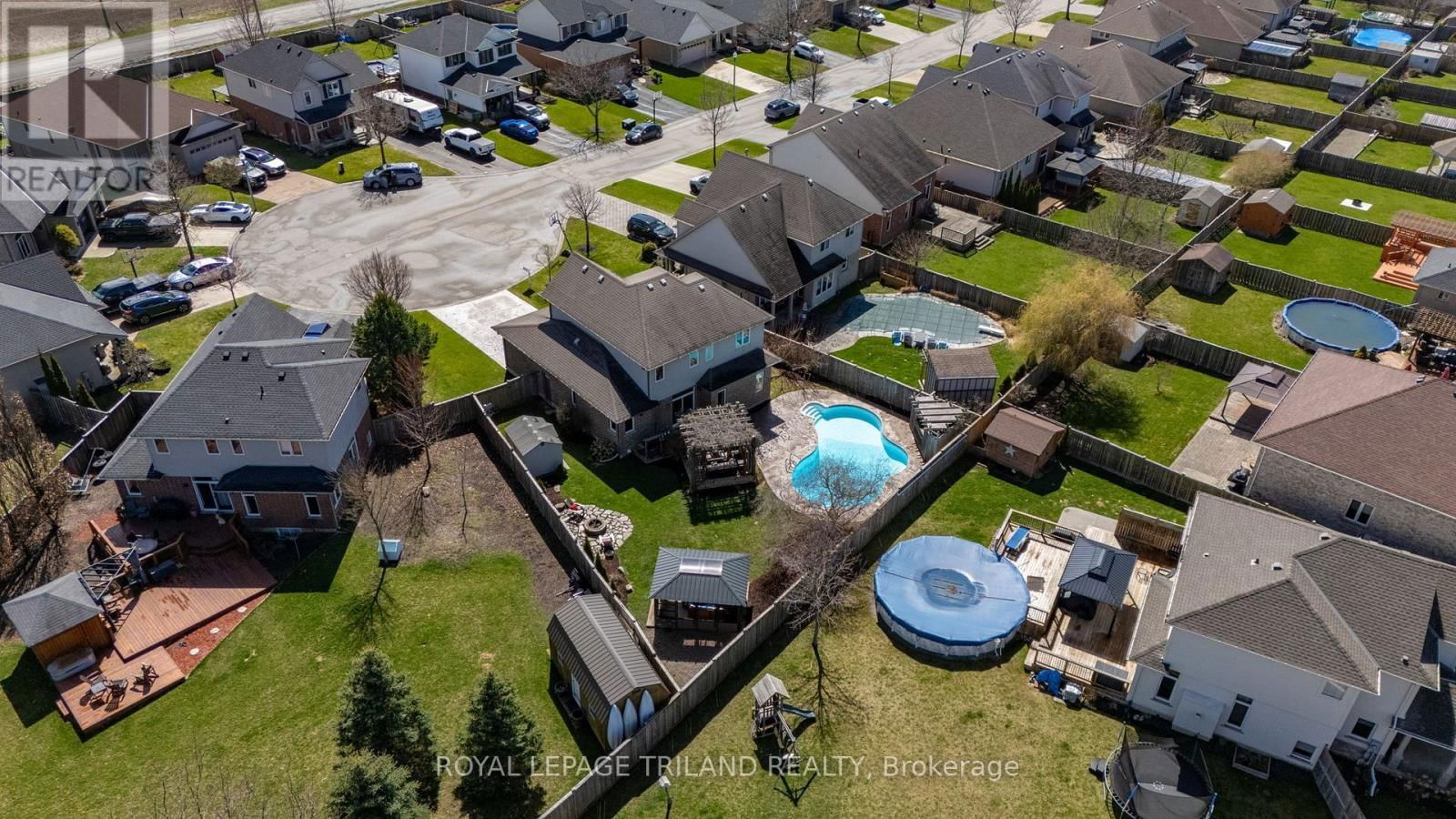 19 CHAMBERLAIN COURT Image 43