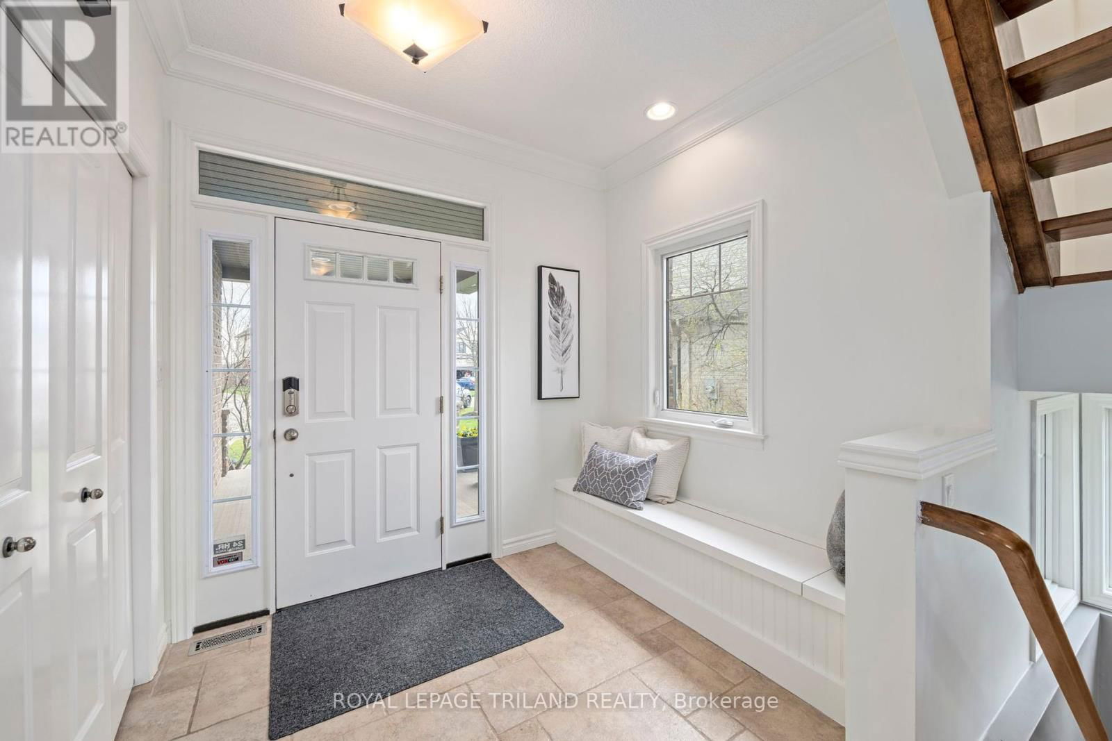 19 CHAMBERLAIN COURT Image 5