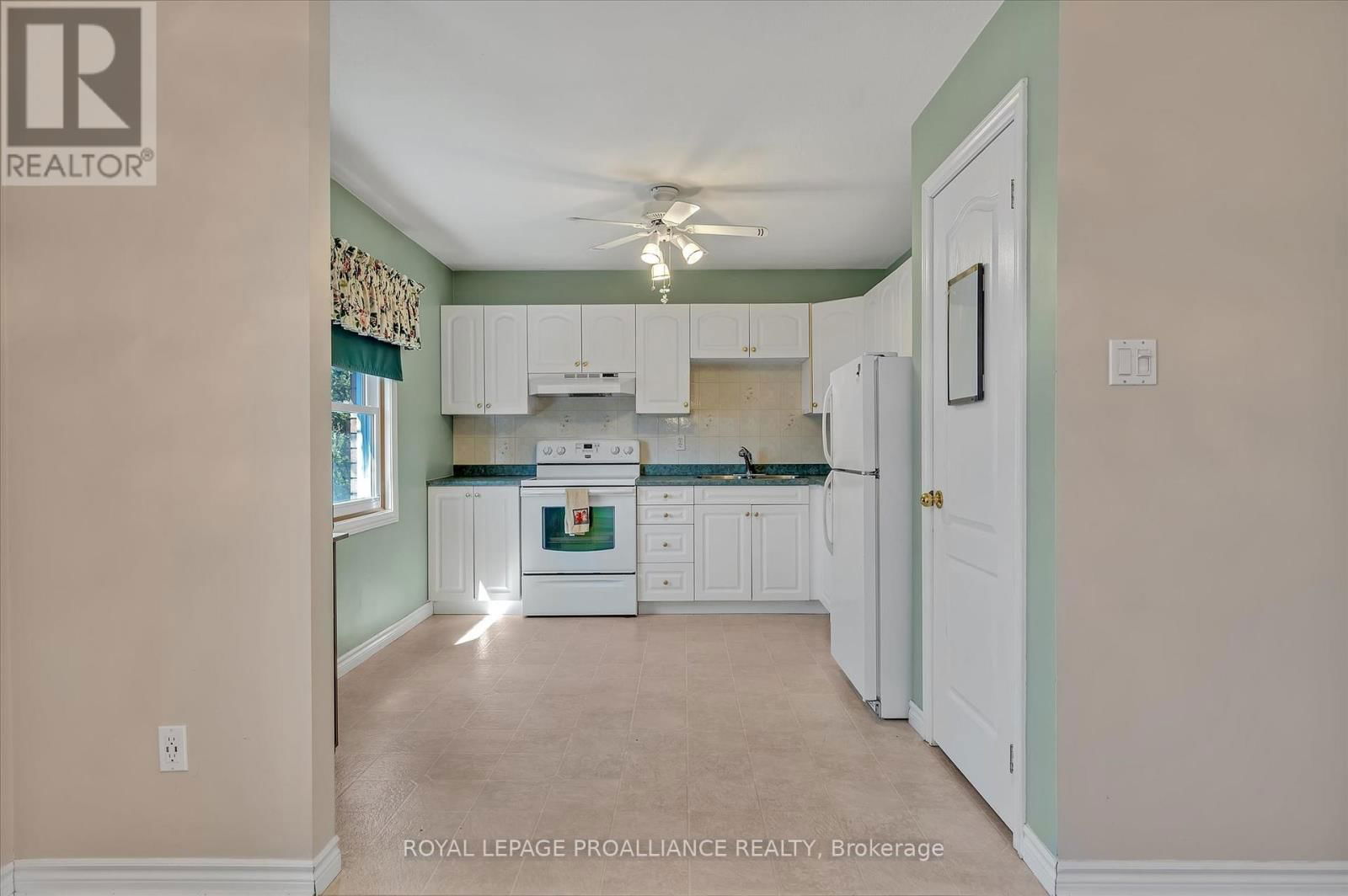 1002 BAKER STREET Image 10