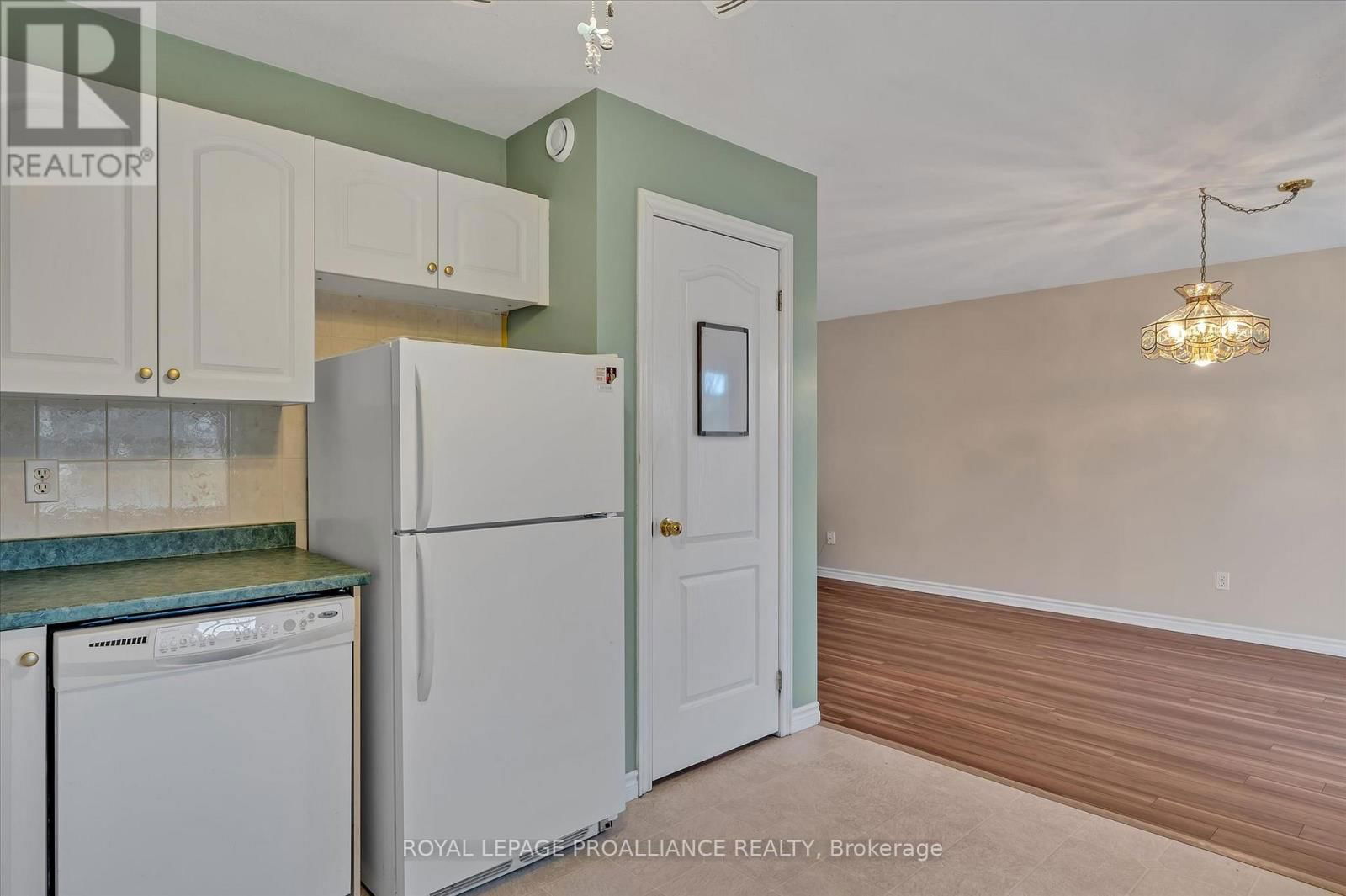 1002 BAKER STREET Image 14