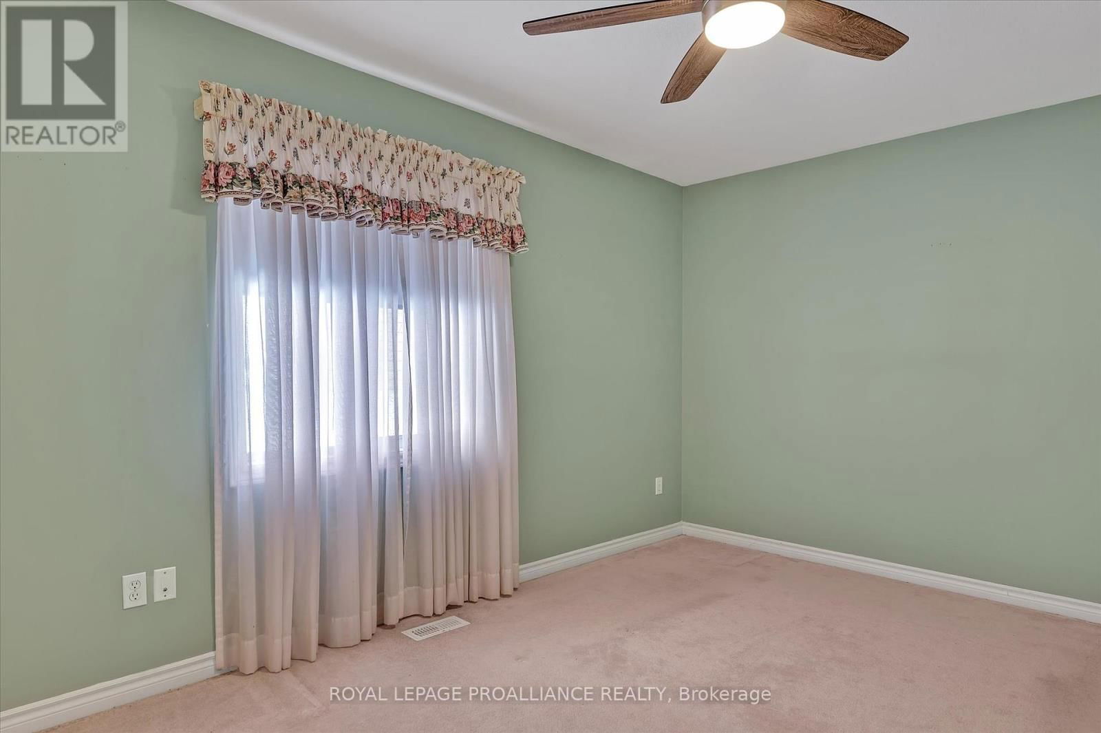 1002 BAKER STREET Image 16