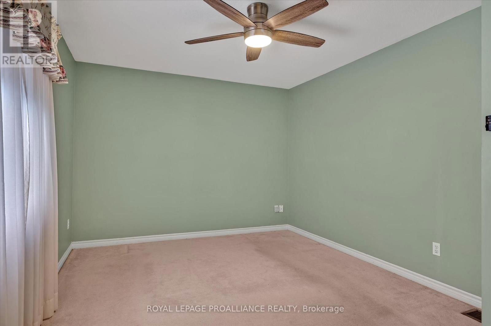 1002 BAKER STREET Image 17