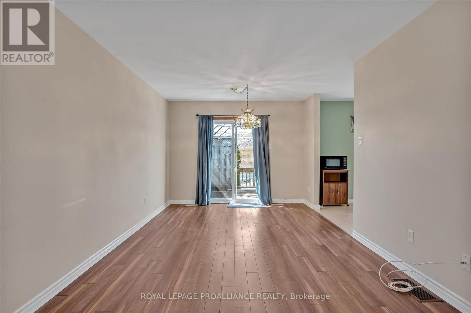 1002 BAKER STREET Image 8