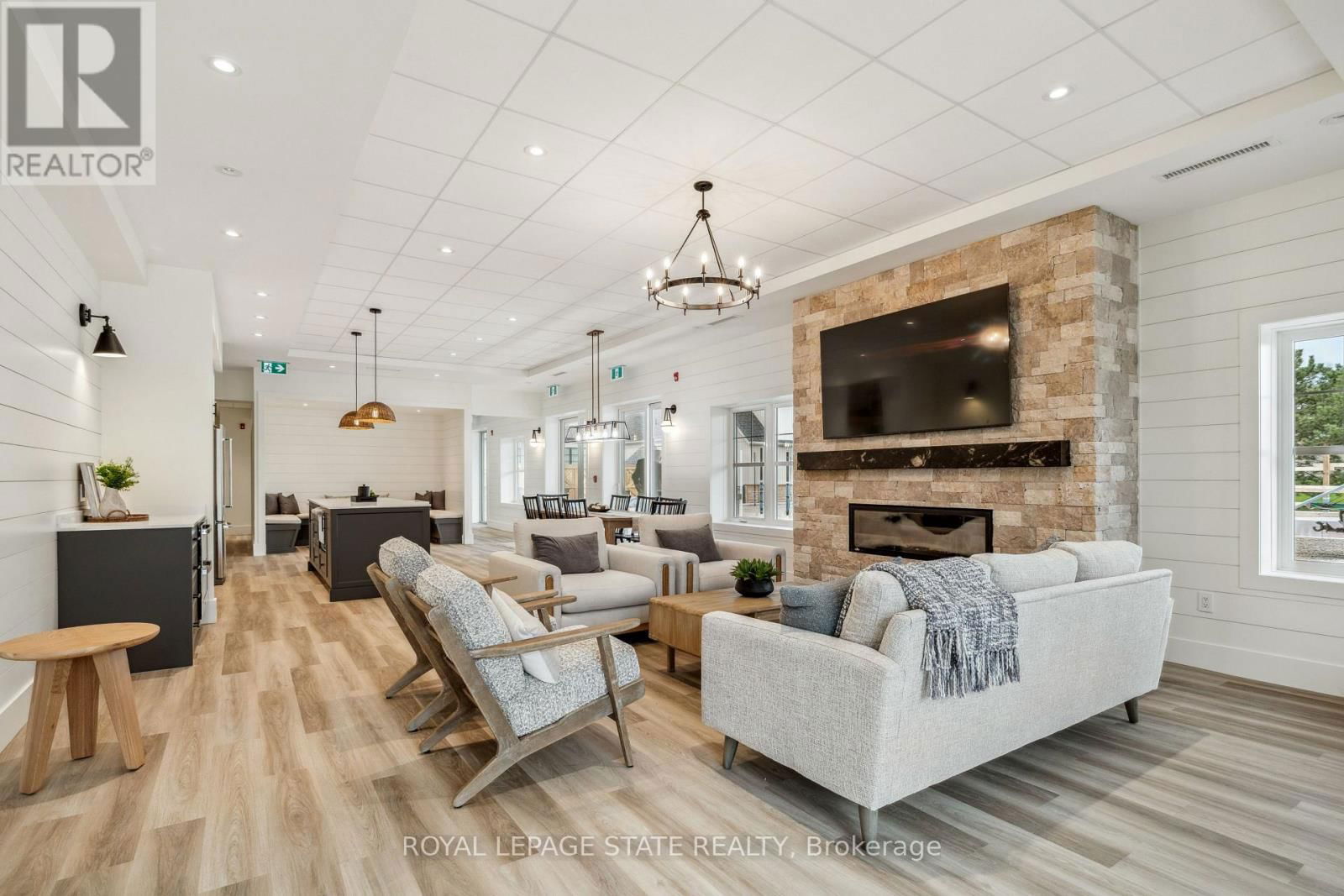 18 SOUTH COAST CIRCLE Image 35