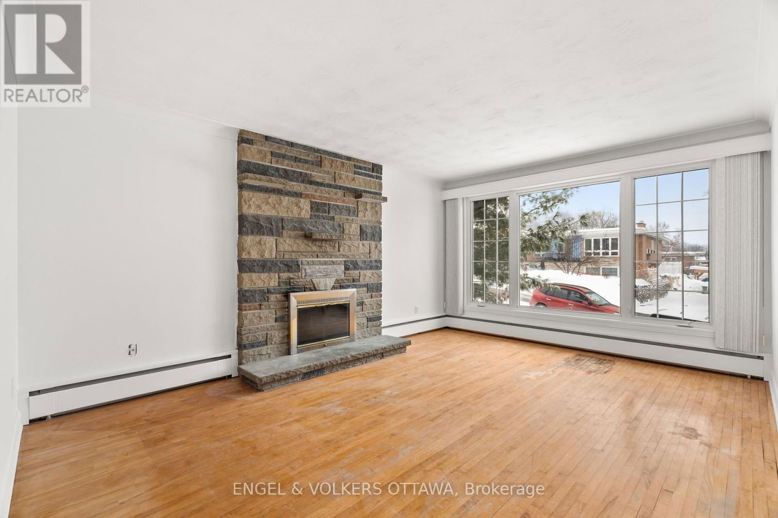 263 MICHEL CIRCLE Image 11