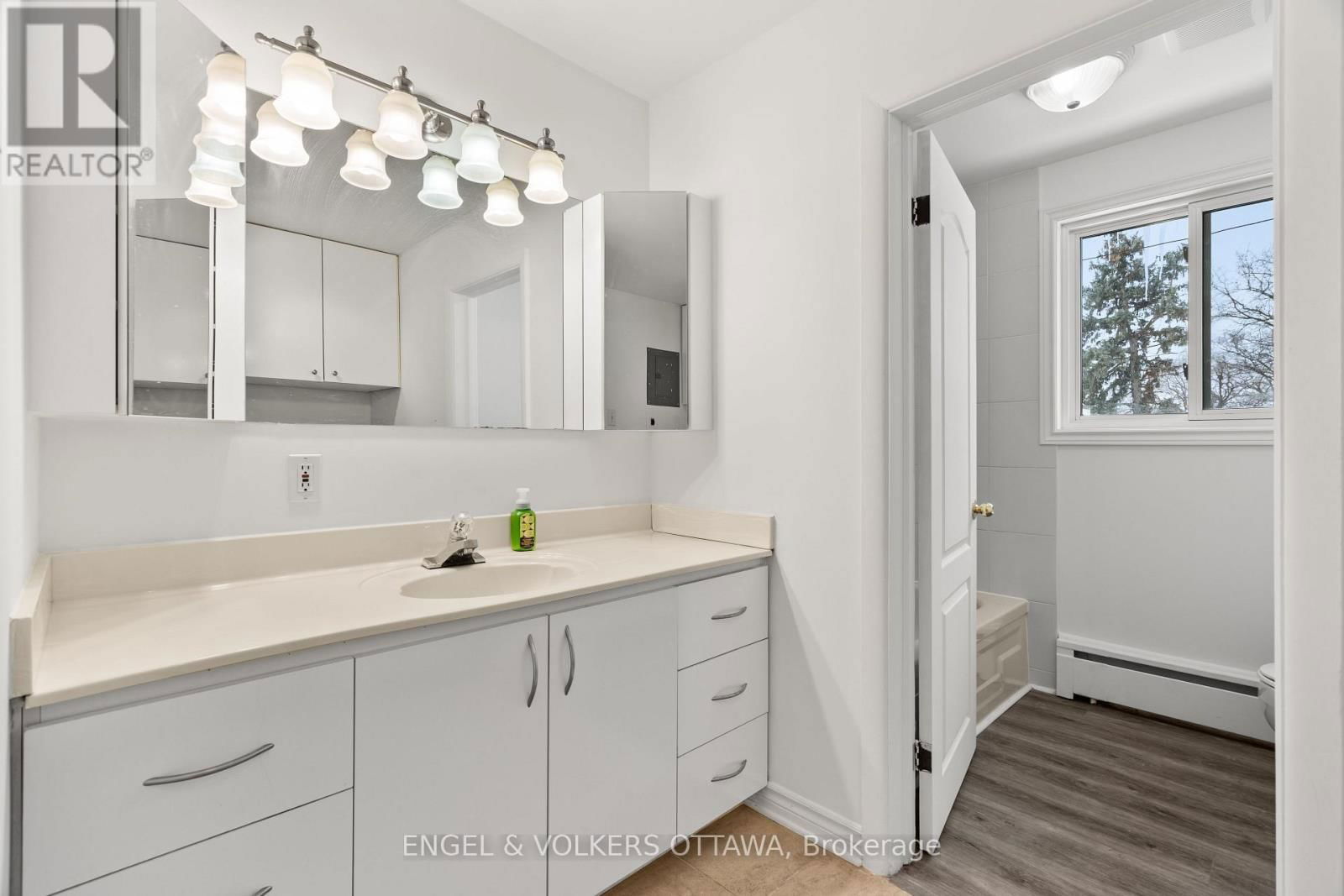 263 MICHEL CIRCLE Image 21