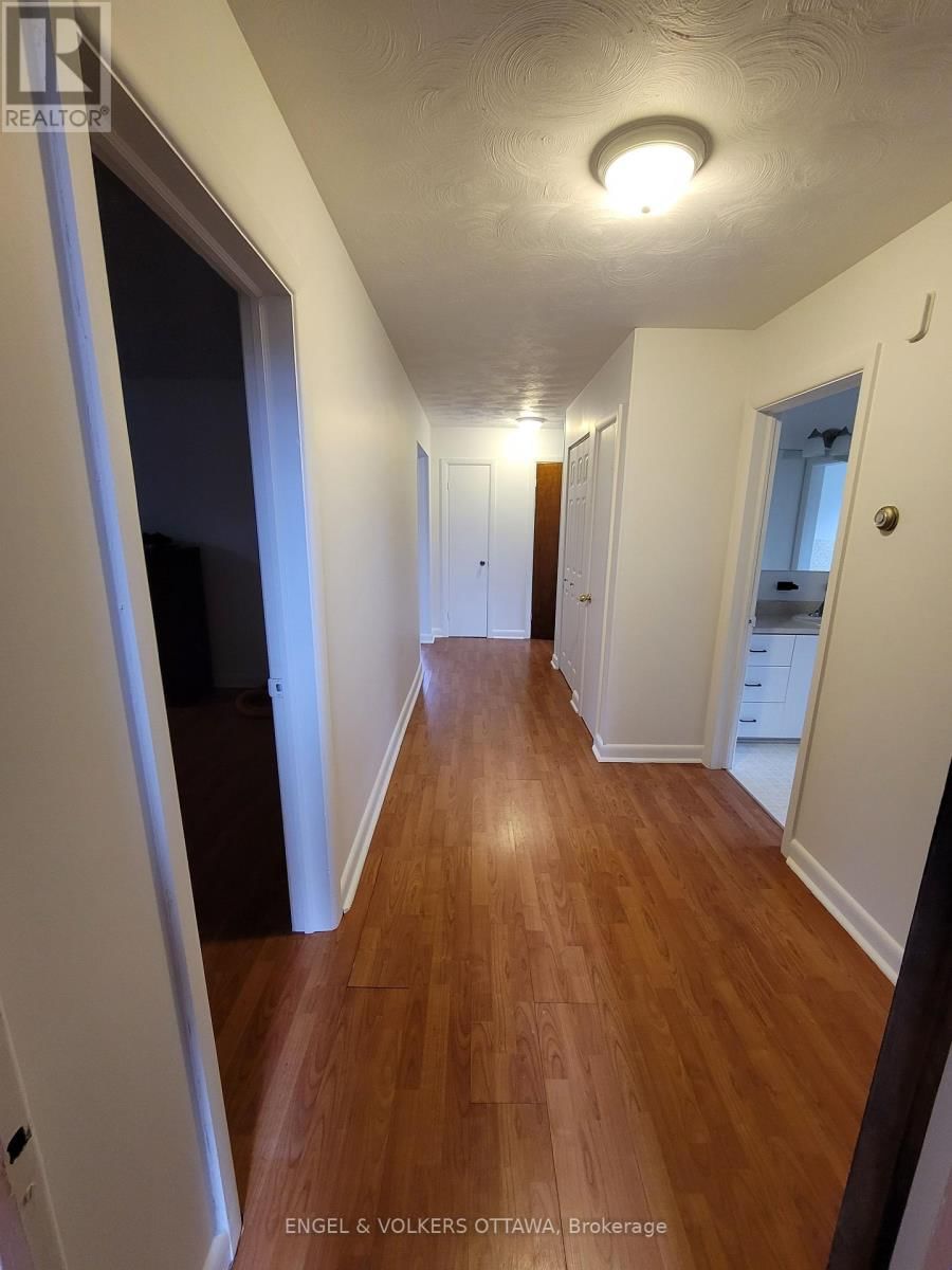 263 MICHEL CIRCLE Image 23