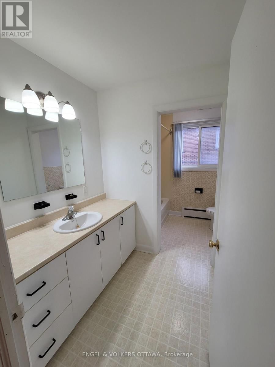263 MICHEL CIRCLE Image 26