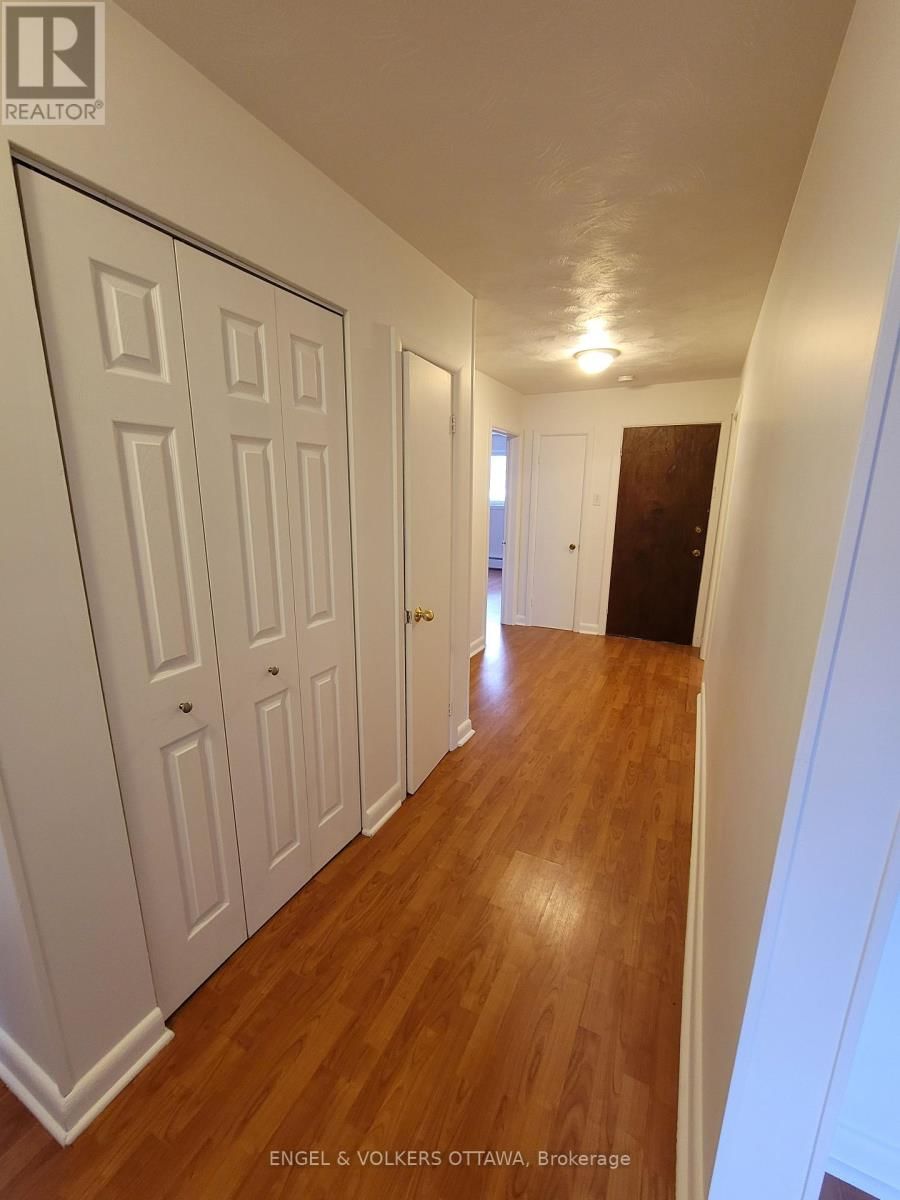 263 MICHEL CIRCLE Image 32