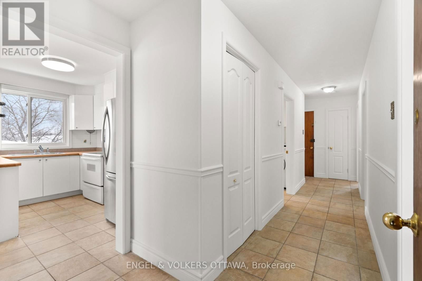 263 MICHEL CIRCLE Image 4