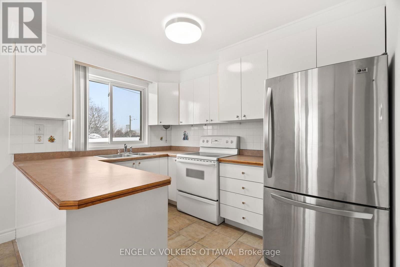 263 MICHEL CIRCLE Image 6