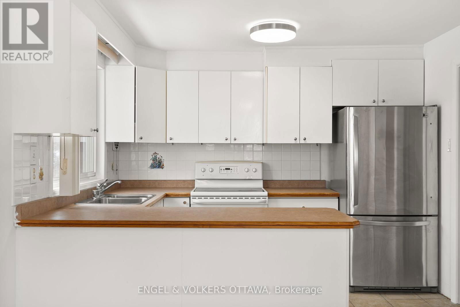 263 MICHEL CIRCLE Image 7